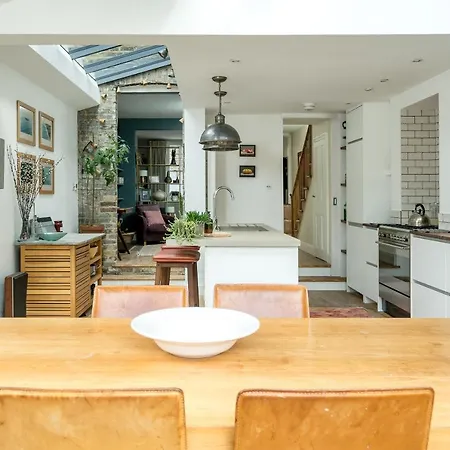 Appartement Contemporary House With Private Garden à Londres Extérieur photo